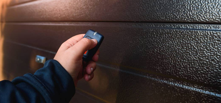 automatic door opener with remote control in Eola